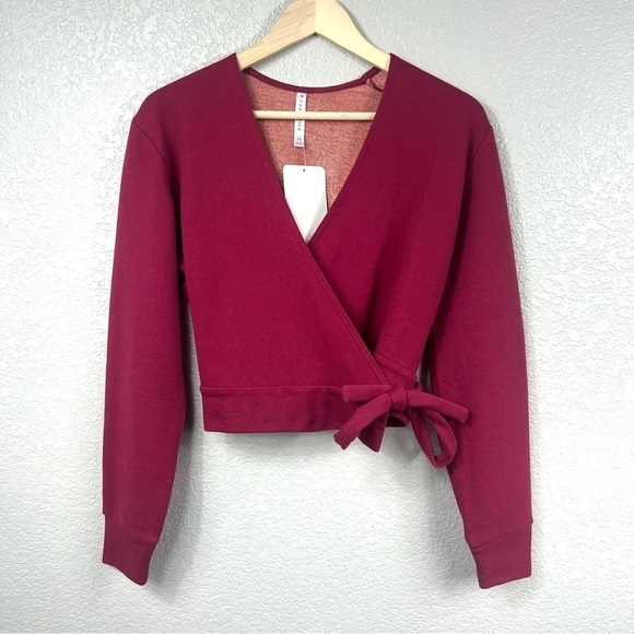 NWT Fabletics Mandy Side-Tie Top - Picture 5 of 9